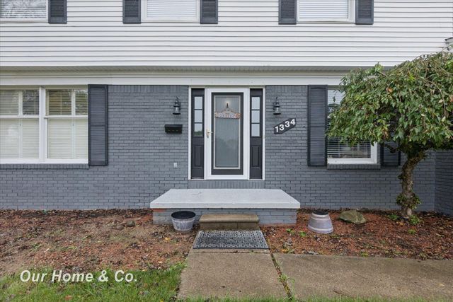1334 Greenview Drive, Grand Blanc, MI 48439