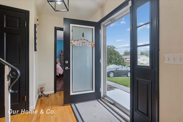 1334 Greenview Drive, Grand Blanc, MI 48439