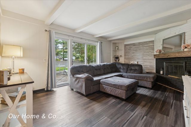 1334 Greenview Drive, Grand Blanc, MI 48439