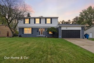 1334 Greenview Drive, Grand Blanc, MI 48439