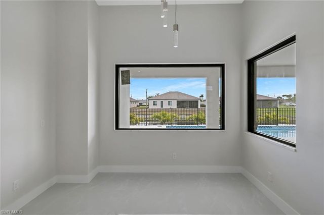 909 11th CT, Cape Coral, FL 33991