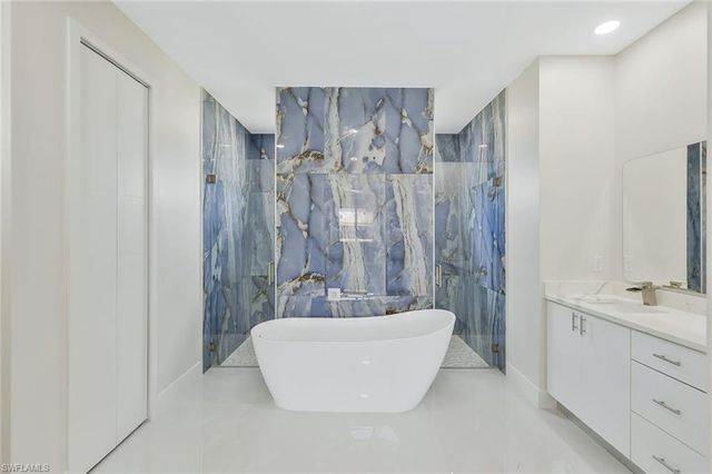 909 11th CT, Cape Coral, FL 33991