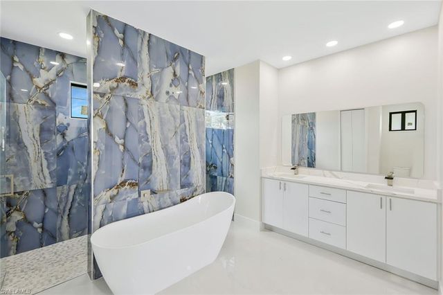 909 11th CT, Cape Coral, FL 33991