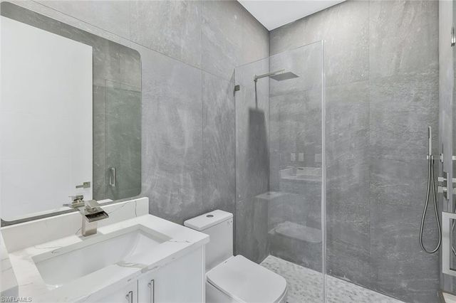 909 11th CT, Cape Coral, FL 33991