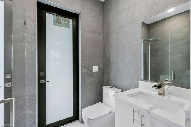 909 11th CT, Cape Coral, FL 33991