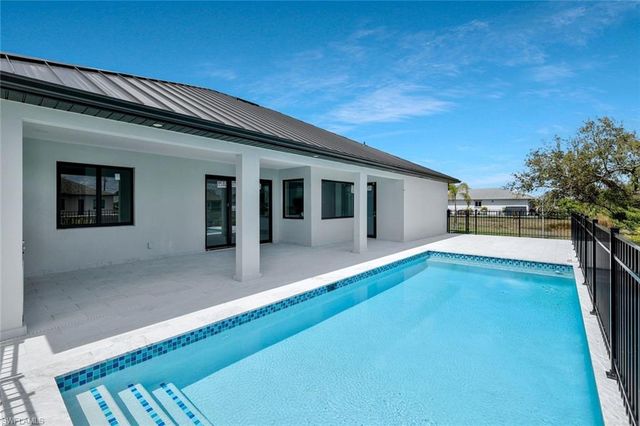 909 11th CT, Cape Coral, FL 33991