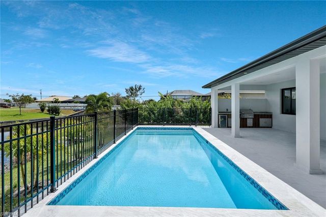 909 11th CT, Cape Coral, FL 33991