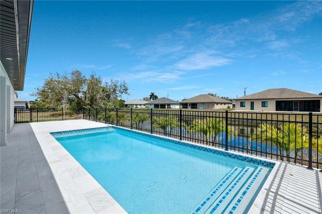 909 11th CT, Cape Coral, FL 33991