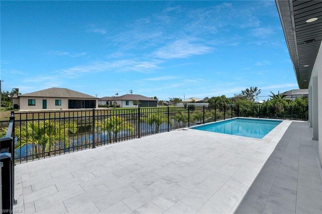 909 11th CT, Cape Coral, FL 33991