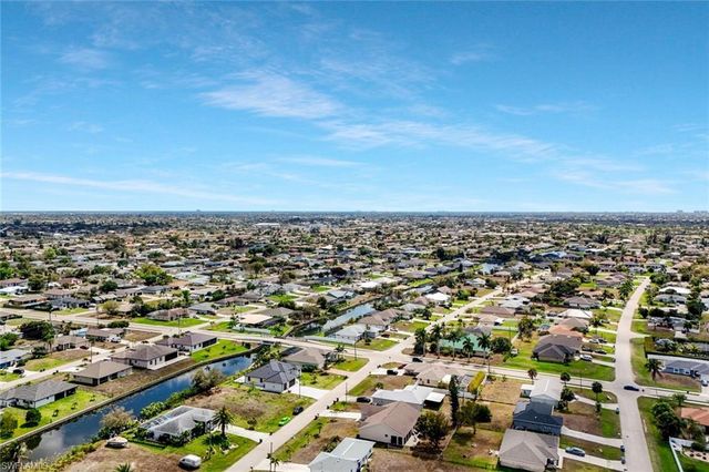 909 11th CT, Cape Coral, FL 33991