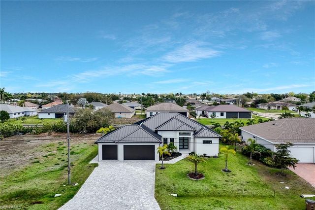 909 11th CT, Cape Coral, FL 33991