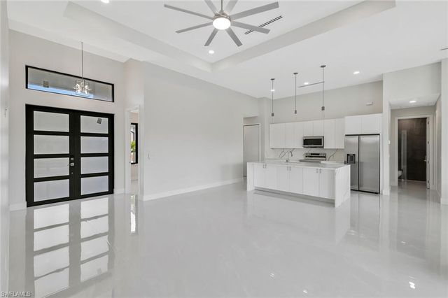 909 11th CT, Cape Coral, FL 33991