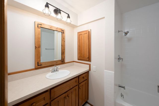 1538 S Hadley Road, Fort Wayne, IN 46804