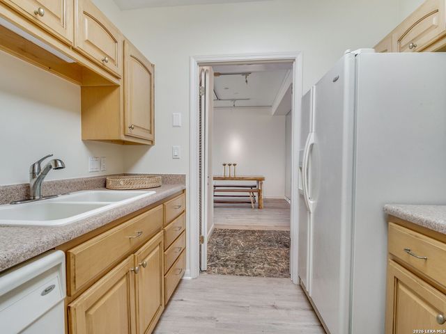 1 Towers Park Ln Apt 2207, San Antonio, TX 78209