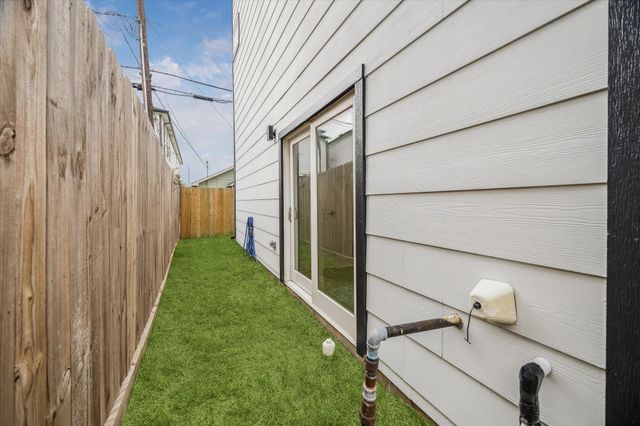 104 E 44th Street A, Houston, TX 77018
