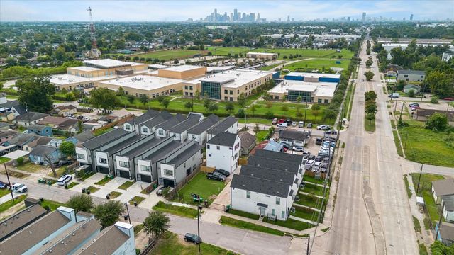 104 E 44th Street A, Houston, TX 77018