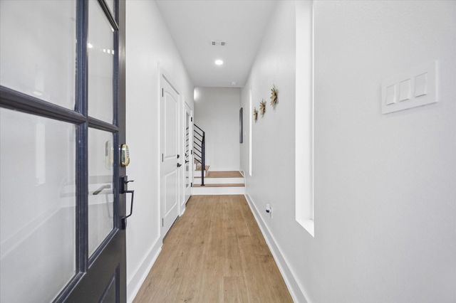 104 E 44th Street A, Houston, TX 77018