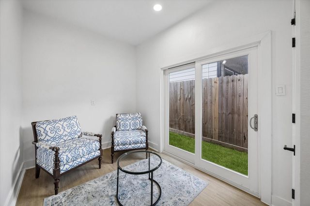104 E 44th Street A, Houston, TX 77018