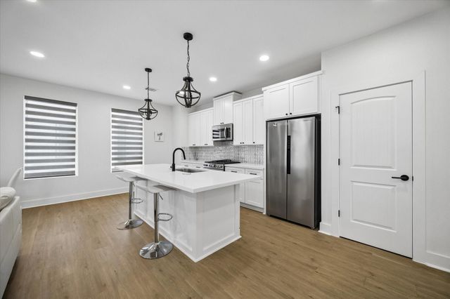 104 E 44th Street A, Houston, TX 77018