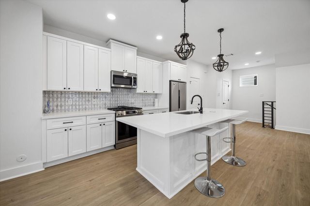 104 E 44th Street A, Houston, TX 77018