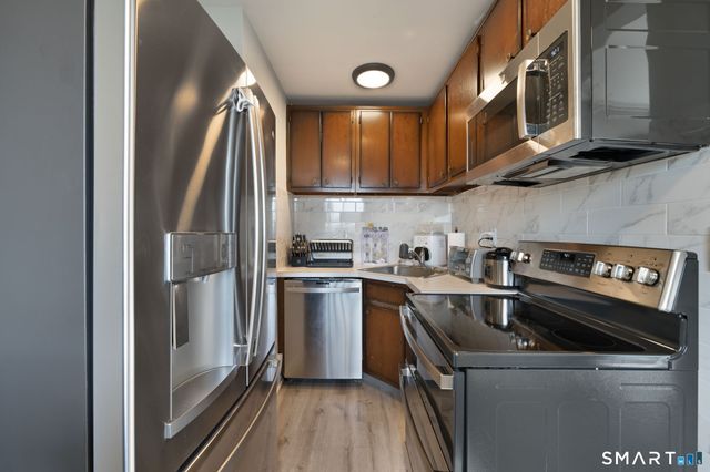 201 Highview Avenue F2, Stamford, CT 06907