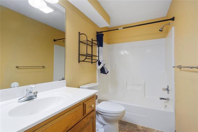 417 E Lawn Circle, Odessa, MO 64076