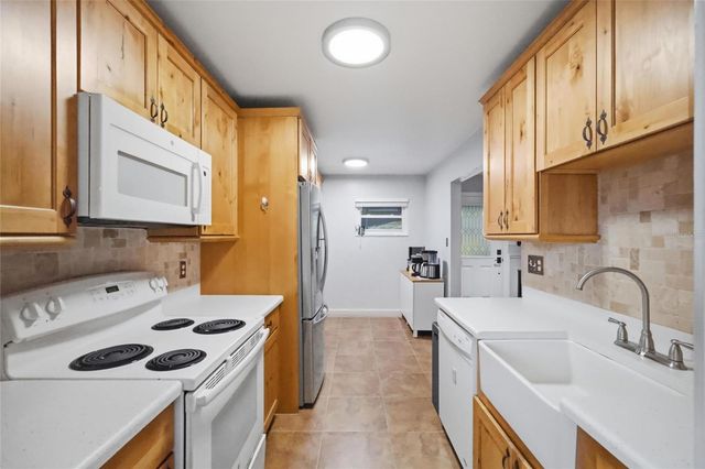 521 W LUTZ LAKE FERN ROAD, Lutz, FL 33548