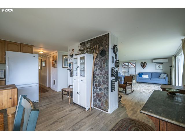 42528 HENSLEY HILL Rd, Port Orford, OR 97465
