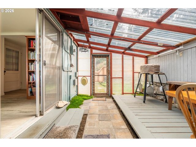 42528 HENSLEY HILL Rd, Port Orford, OR 97465