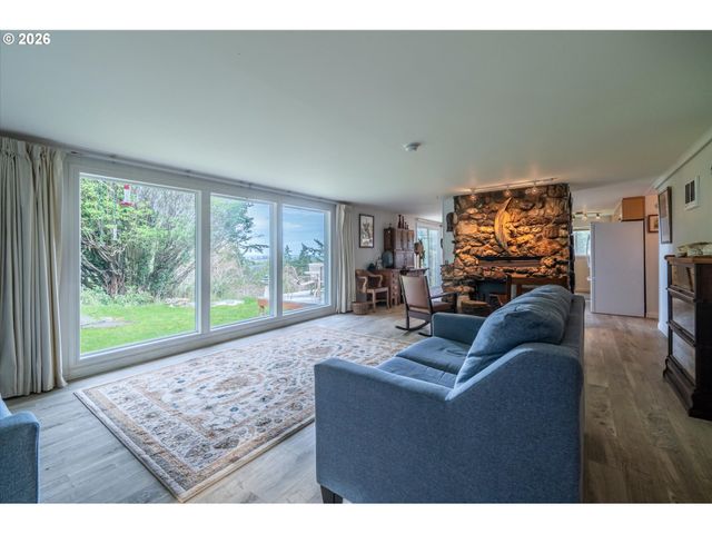 42528 HENSLEY HILL Rd, Port Orford, OR 97465