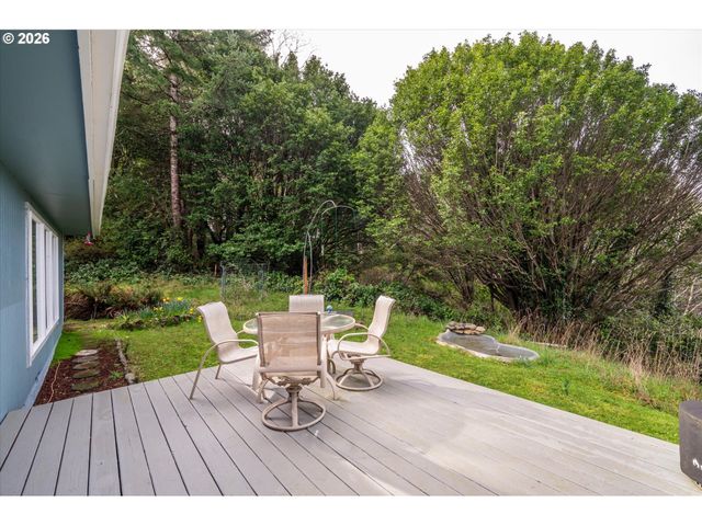 42528 HENSLEY HILL Rd, Port Orford, OR 97465
