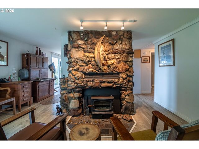 42528 HENSLEY HILL Rd, Port Orford, OR 97465