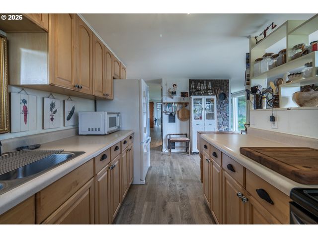 42528 HENSLEY HILL Rd, Port Orford, OR 97465