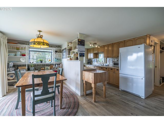 42528 HENSLEY HILL Rd, Port Orford, OR 97465