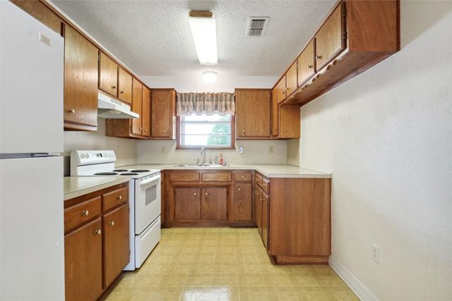 1508 Raborn Drive, Bowie, TX 76230