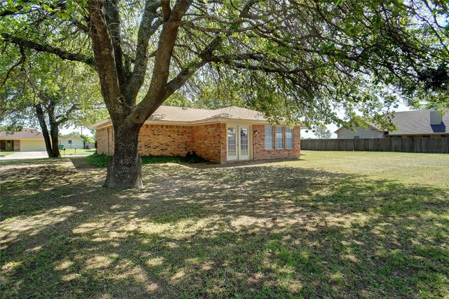 1508 Raborn Drive, Bowie, TX 76230