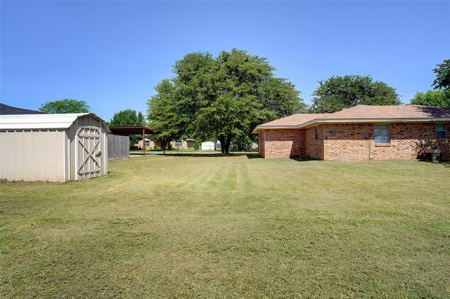 1508 Raborn Drive, Bowie, TX 76230