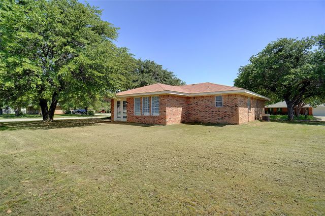 1508 Raborn Drive, Bowie, TX 76230