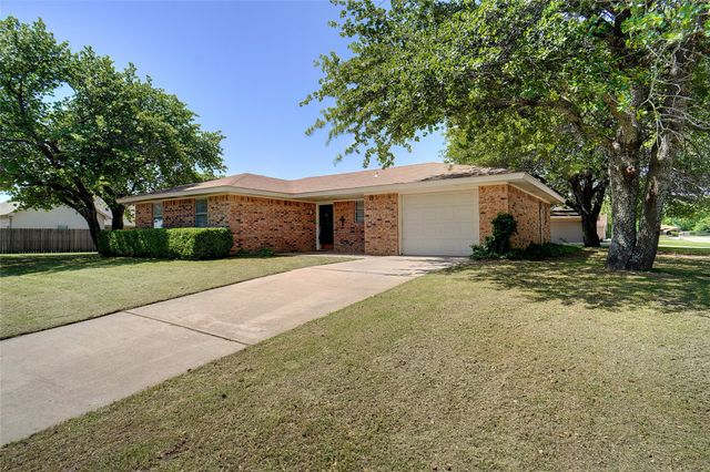 1508 Raborn Drive, Bowie, TX 76230