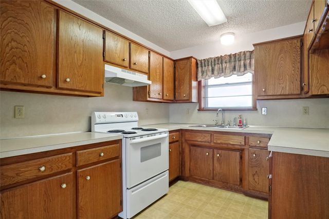 1508 Raborn Drive, Bowie, TX 76230