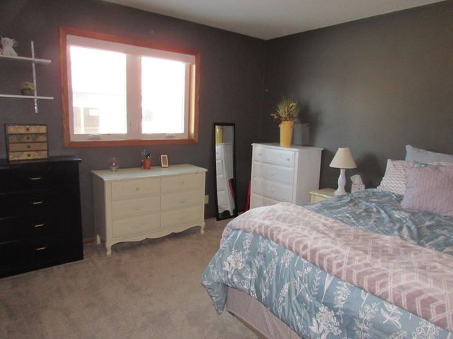 501 S Fairlakes Avenue, Fairmont, MN 56031