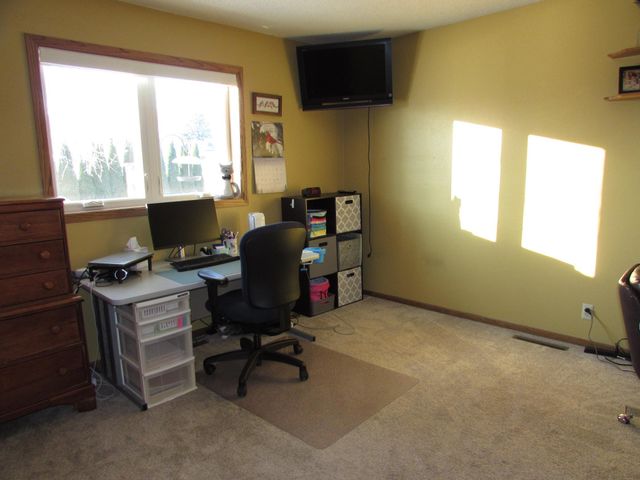 501 S Fairlakes Avenue, Fairmont, MN 56031