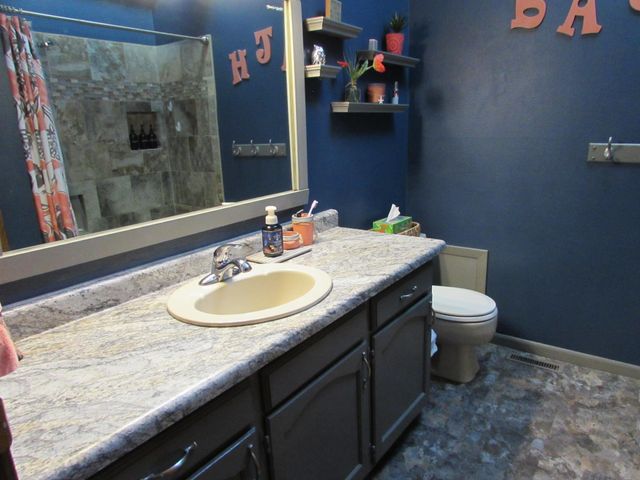 501 S Fairlakes Avenue, Fairmont, MN 56031