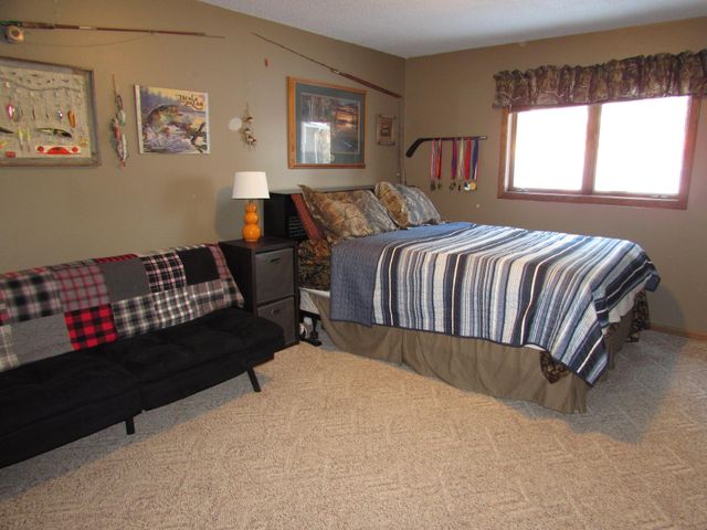 501 S Fairlakes Avenue, Fairmont, MN 56031