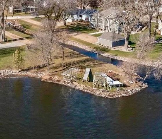 501 S Fairlakes Avenue, Fairmont, MN 56031
