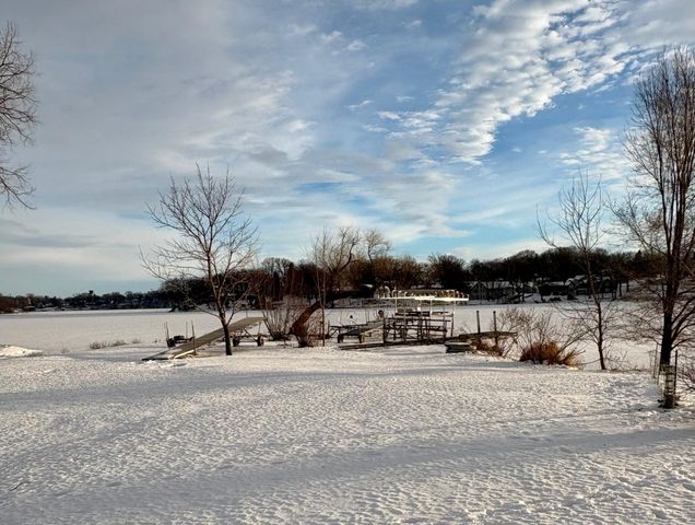 501 S Fairlakes Avenue, Fairmont, MN 56031