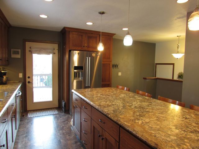 501 S Fairlakes Avenue, Fairmont, MN 56031