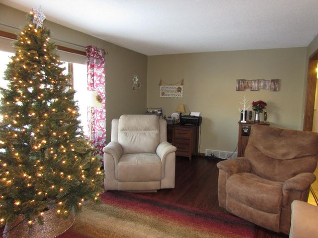 501 S Fairlakes Avenue, Fairmont, MN 56031