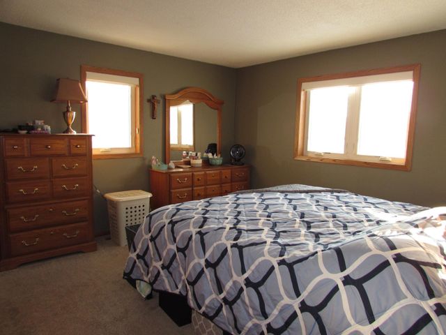 501 S Fairlakes Avenue, Fairmont, MN 56031