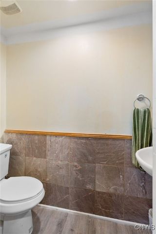 221 Weymouth Road, Syracuse, NY 13205